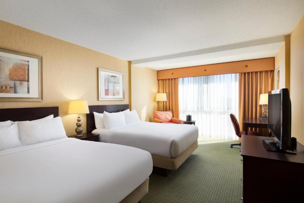 Double Room with Two Queen Beds interior